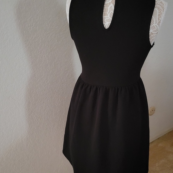 Ladies Dress - Picture 2 of 2